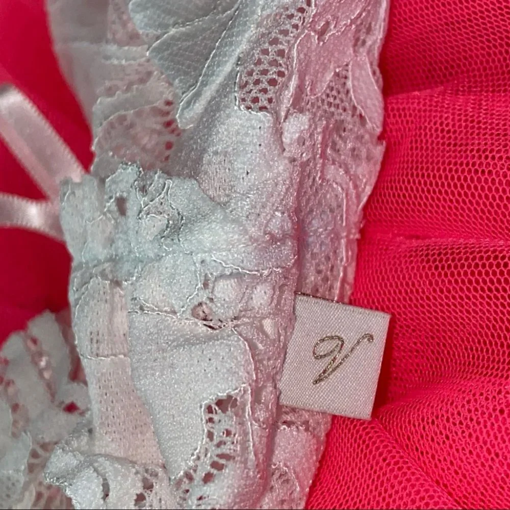 VICTORIA'S SECRET Sequined‎ White Lace Gloves